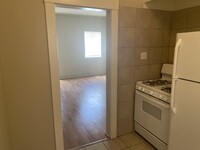 1023 1/4 N Serrano Ave, Unit serrano in Los Angeles, CA - Building Photo - Building Photo