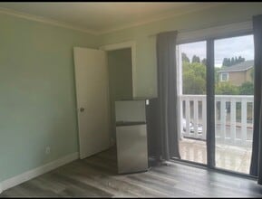 1221 Beacon Ave in San Mateo, CA - Foto de edificio - Building Photo