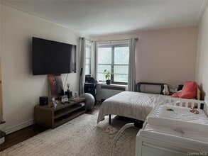 30 Clinton Pl in New Rochelle, NY - Building Photo - Building Photo