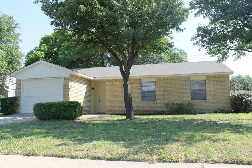 5445 Gates Dr in The Colony, TX - Building Photo