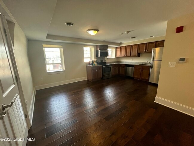 275 River St in Troy, NY - Building Photo - Building Photo