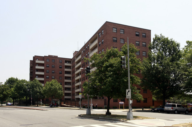 Greenleaf Senior in Washington, DC - Foto de edificio - Building Photo