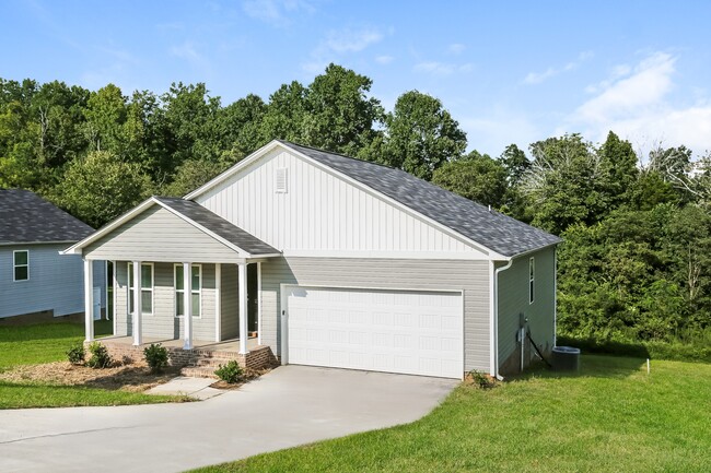 2396 Heritage View Ln in Thomasville, NC - Building Photo - Building Photo