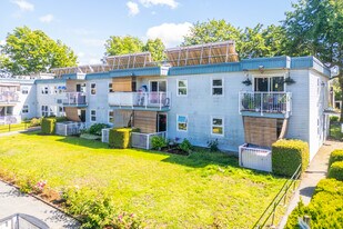 27264 30 Av in Langley, BC - Building Photo