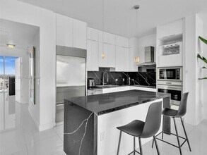 2020 N Bayshore Dr in Miami, FL - Building Photo - Building Photo