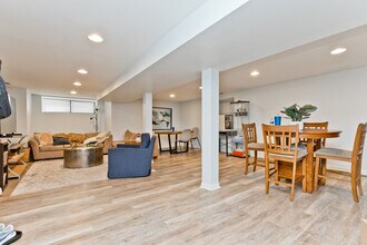 900 W Newport Ave in Chicago, IL - Building Photo - Building Photo