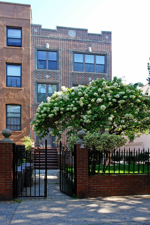 11 1st Place in Brooklyn, NY - Building Photo