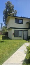 204 Grayson Way, Unit # C in Upland, CA - Building Photo - Building Photo