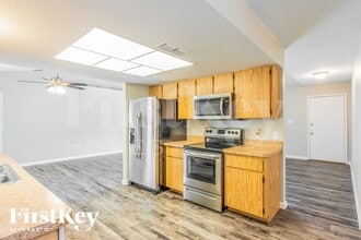 1371 Maracaibo St in Port Charlotte, FL - Foto de edificio - Building Photo