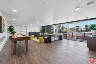 325 N 1st St in Burbank, CA - Building Photo