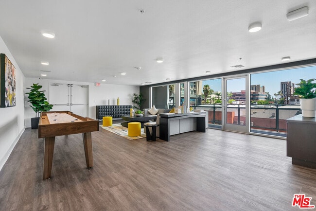 property at 325 N 1st St