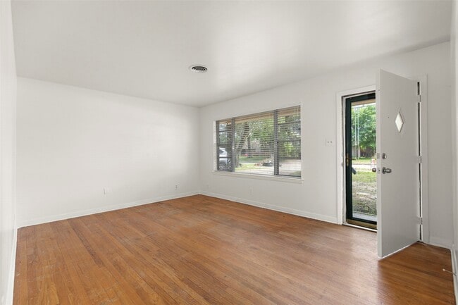 2015 Wycliffe Dr in Houston, TX - Building Photo - Building Photo