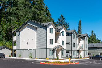 Lost Lake Forest Apartments in Lakewood, WA - Foto de edificio - Building Photo