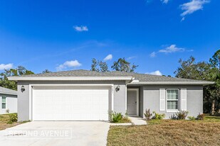 4621 Lacoco St in North Port, FL - Building Photo