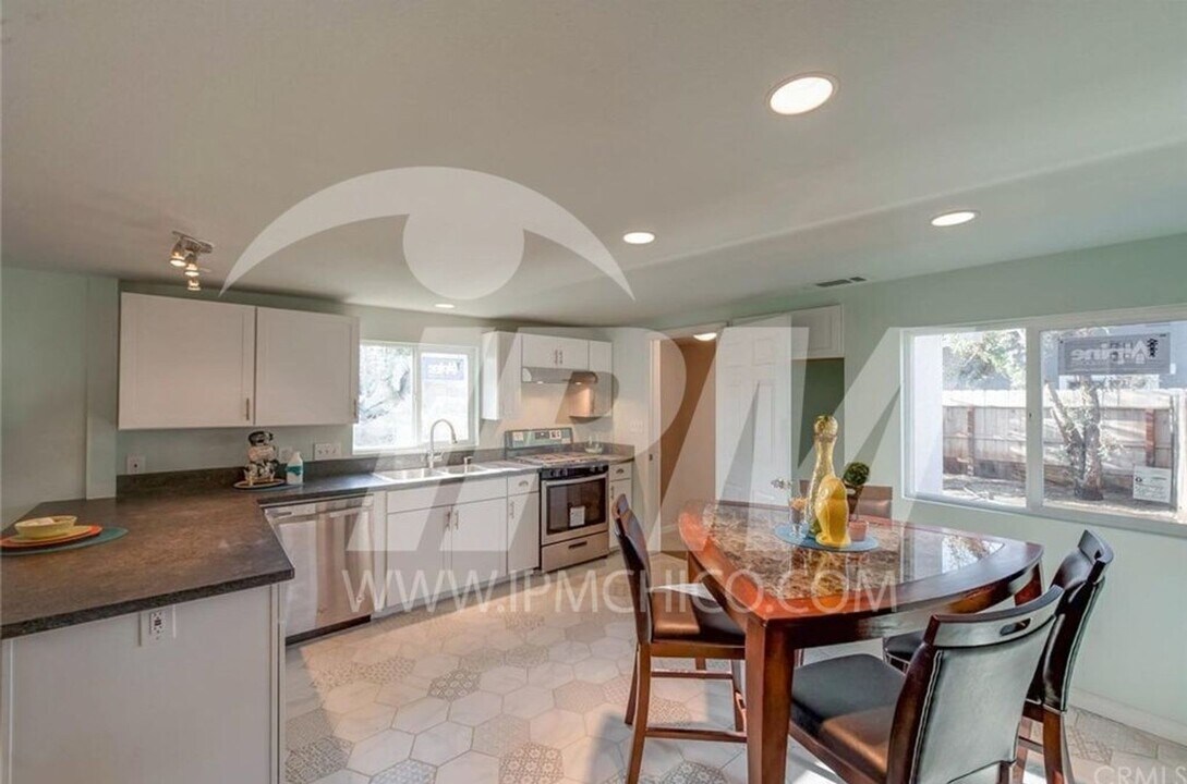 842 Alice Ln in Chico, CA - Building Photo