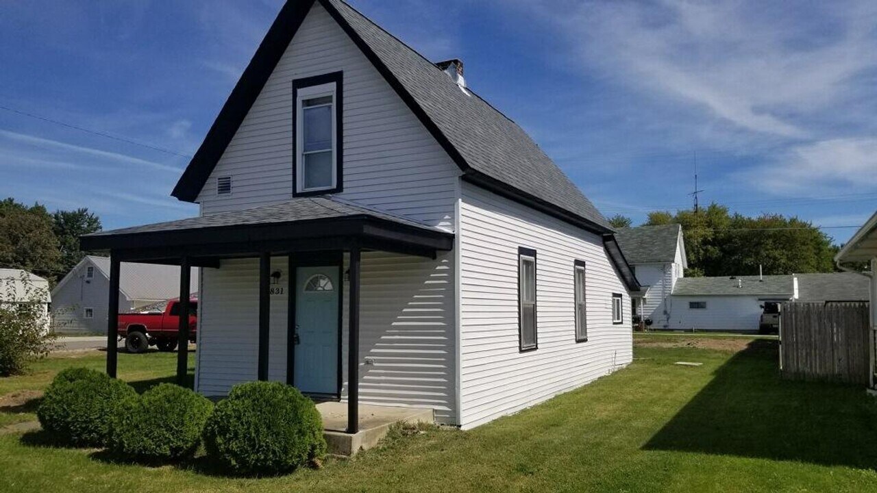 13831 Main St in Sedalia, OH - Building Photo
