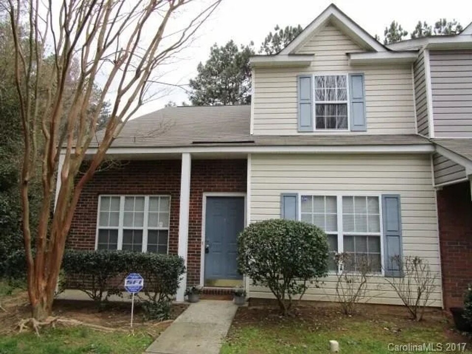 7717 Petrea Ln in Charlotte, NC - Foto de edificio