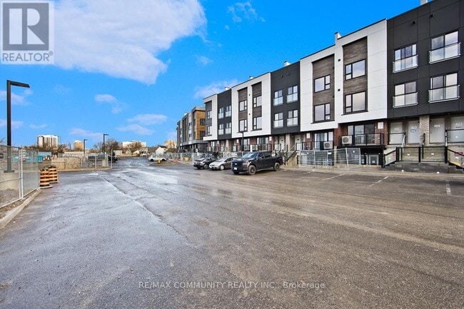 16 Melbourne Ave in St Catharines, ON - Building Photo - Building Photo