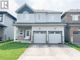 328 Finial Wy in Ottawa, ON - Building Photo