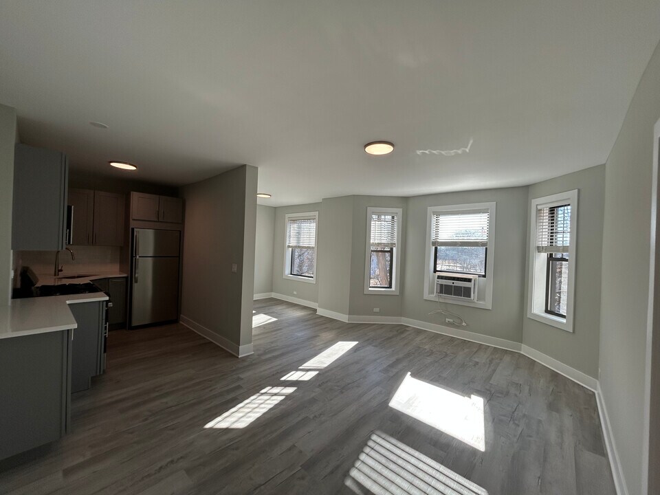 372 Hazel Ave, Unit C2 in Glencoe, IL - Building Photo