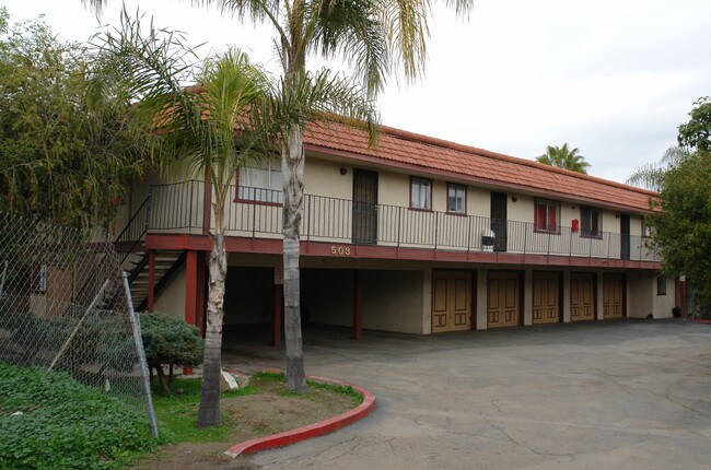 503 W California Ave in Vista, CA - Foto de edificio - Building Photo