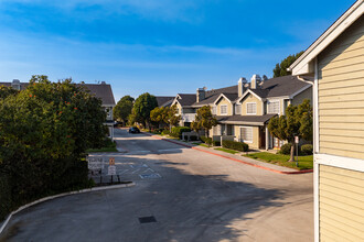 Laurelwood in Carson, CA - Foto de edificio - Building Photo