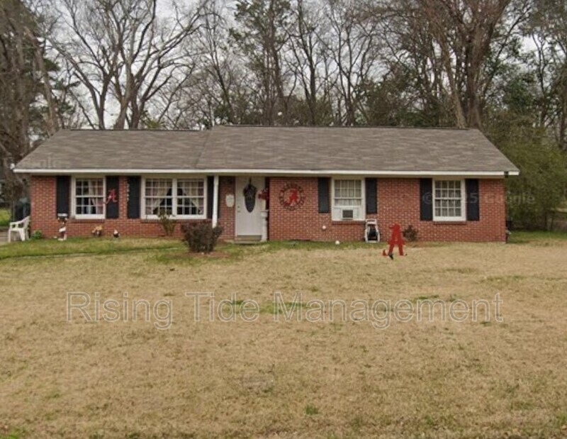 2065 Tullis Dr in Montgomery, AL - Building Photo