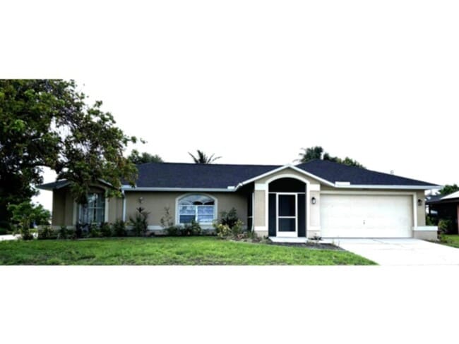4036 SW 2nd Pl in Cape Coral, FL - Building Photo - Building Photo