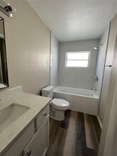 1037 Apollo Beach Blvd-Unit -B in Apollo Beach, FL - Building Photo - Building Photo
