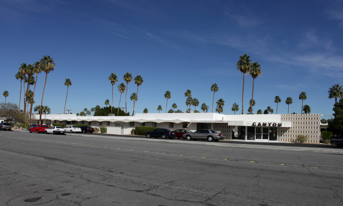 Canyon Apartments in Palm Springs, CA - Building Photo