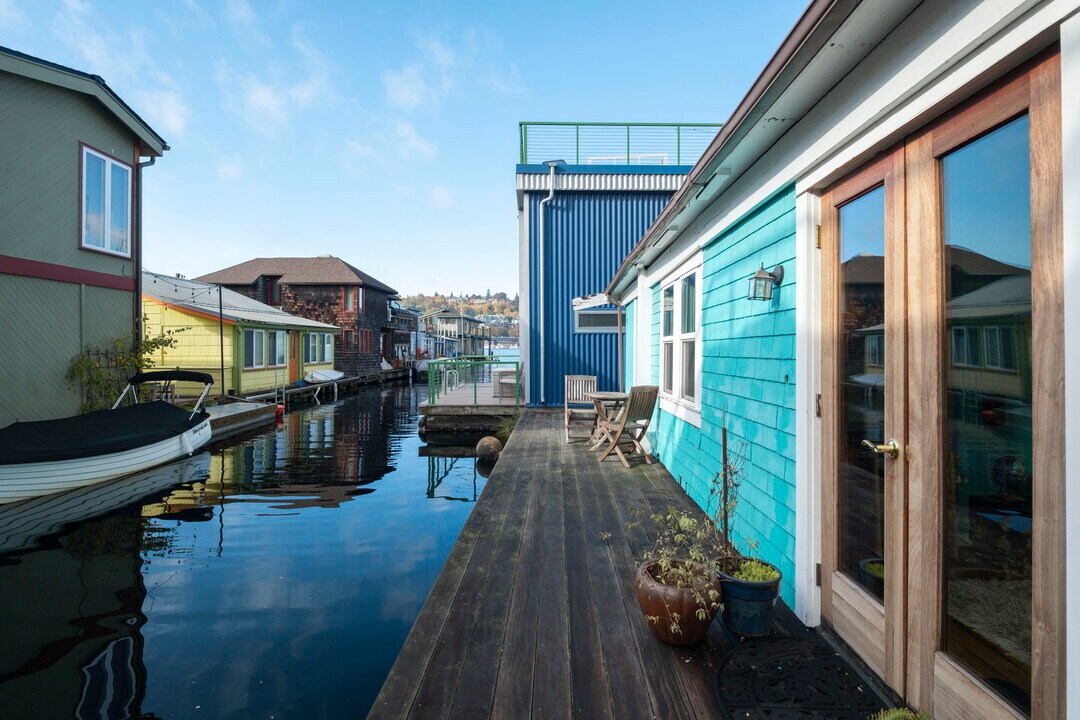 2031 Fairview Ave E in Seattle, WA - Building Photo