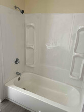14 Beacon St-Unit -3 in Fitchburg, MA - Foto de edificio - Building Photo