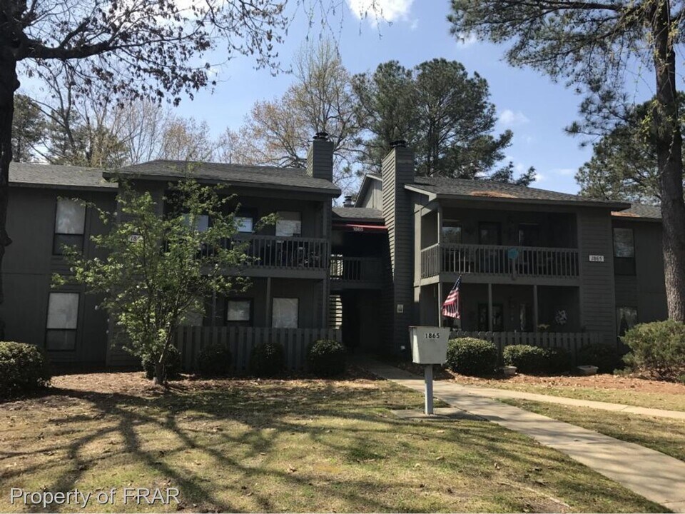 1865 Tryon Dr in Fayetteville, NC - Foto de edificio