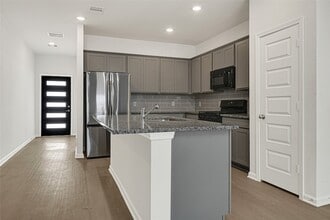 2727 Crest Creek Ln in Richmond, TX - Building Photo - Building Photo