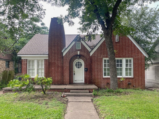 property at 1816 Colonial Ave