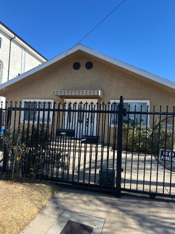 6718 Simpson Ave in Los Angeles, CA - Building Photo - Building Photo