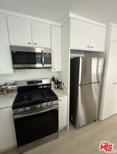 4275 Mc Clung Dr in Los Angeles, CA - Building Photo - Building Photo