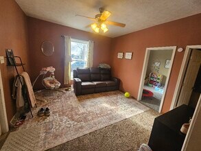 307 W Clem St in Flora, IN - Foto de edificio - Building Photo