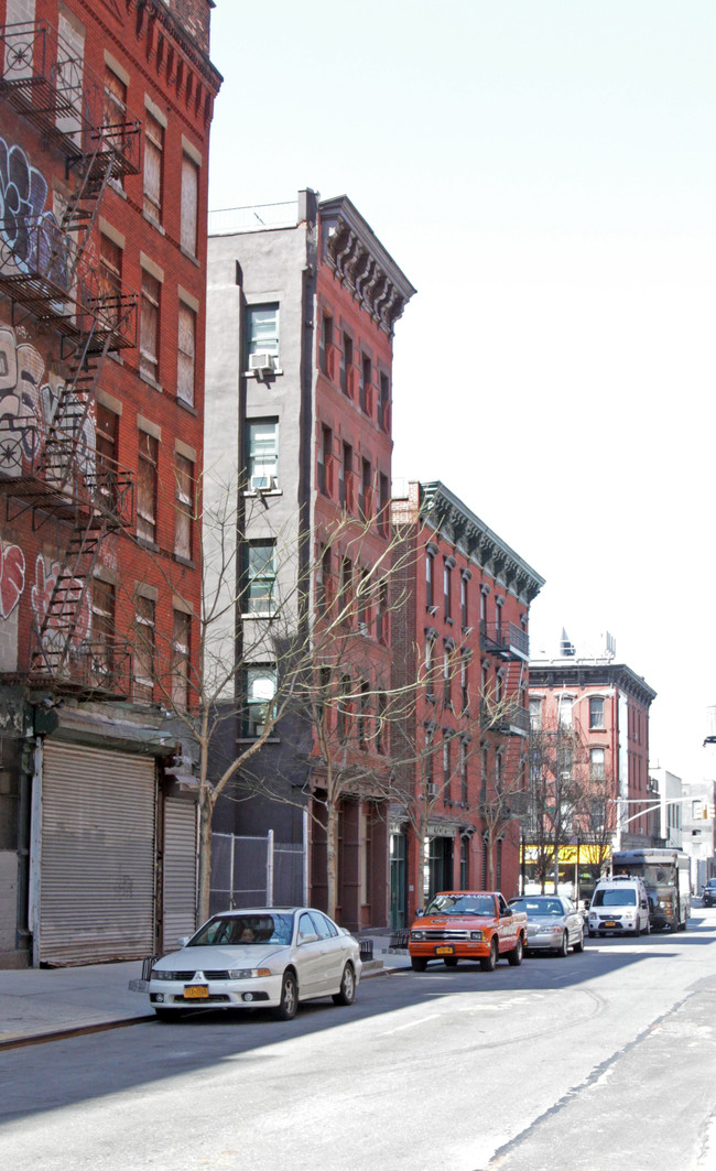 562 W 52nd St in New York, NY - Foto de edificio - Building Photo