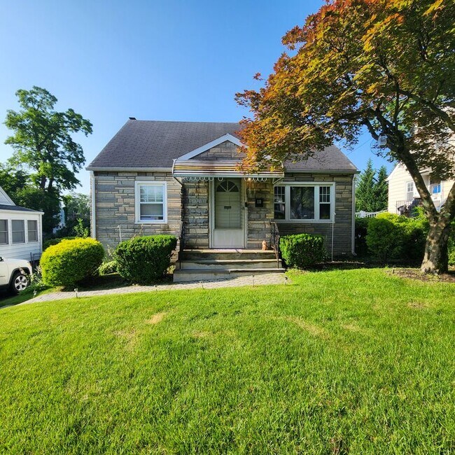 118 Johnson Ave in Mahwah, NJ - Building Photo - Building Photo