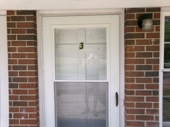 1539 NC-65 in Walnut Cove, NC - Building Photo - Building Photo