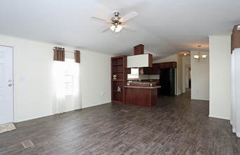 Forest Vista in La Porte, TX - Building Photo - Interior Photo