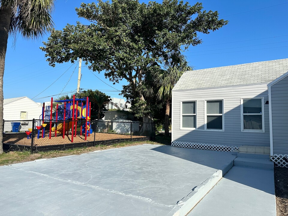 16 Cook St in Riviera Beach, FL - Building Photo