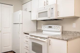 Village at Sunrise in Clackamas, OR - Building Photo - Building Photo