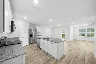 39 Riverwalk Xing in Freeport, FL - Building Photo - Building Photo