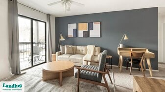 1071 Clayton Ln in Austin, TX - Building Photo