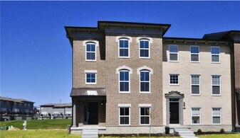 916 Yorkshire Ln, Unit 916 Yorkshire Lane in Zionsville, IN - Building Photo