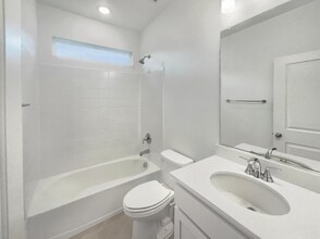 12153 Alamosa Dr in Rancho Cordova, CA - Foto de edificio - Building Photo