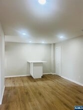 34 Wisse St, Unit 18 in Lodi, NJ - Foto de edificio - Building Photo