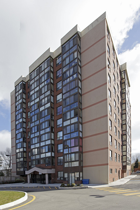 Lakeview Promenade in Mississauga, ON - Building Photo